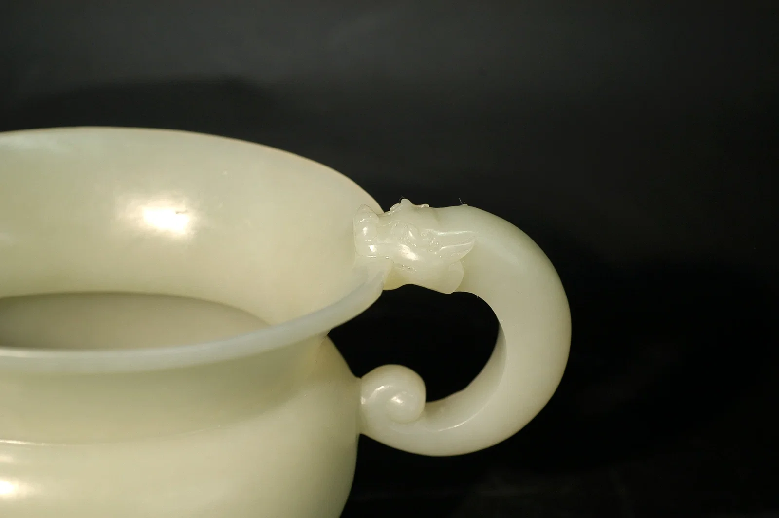 Qing Dynasty Hetian Jade Dragon-Handle Phoenix Ring Washer