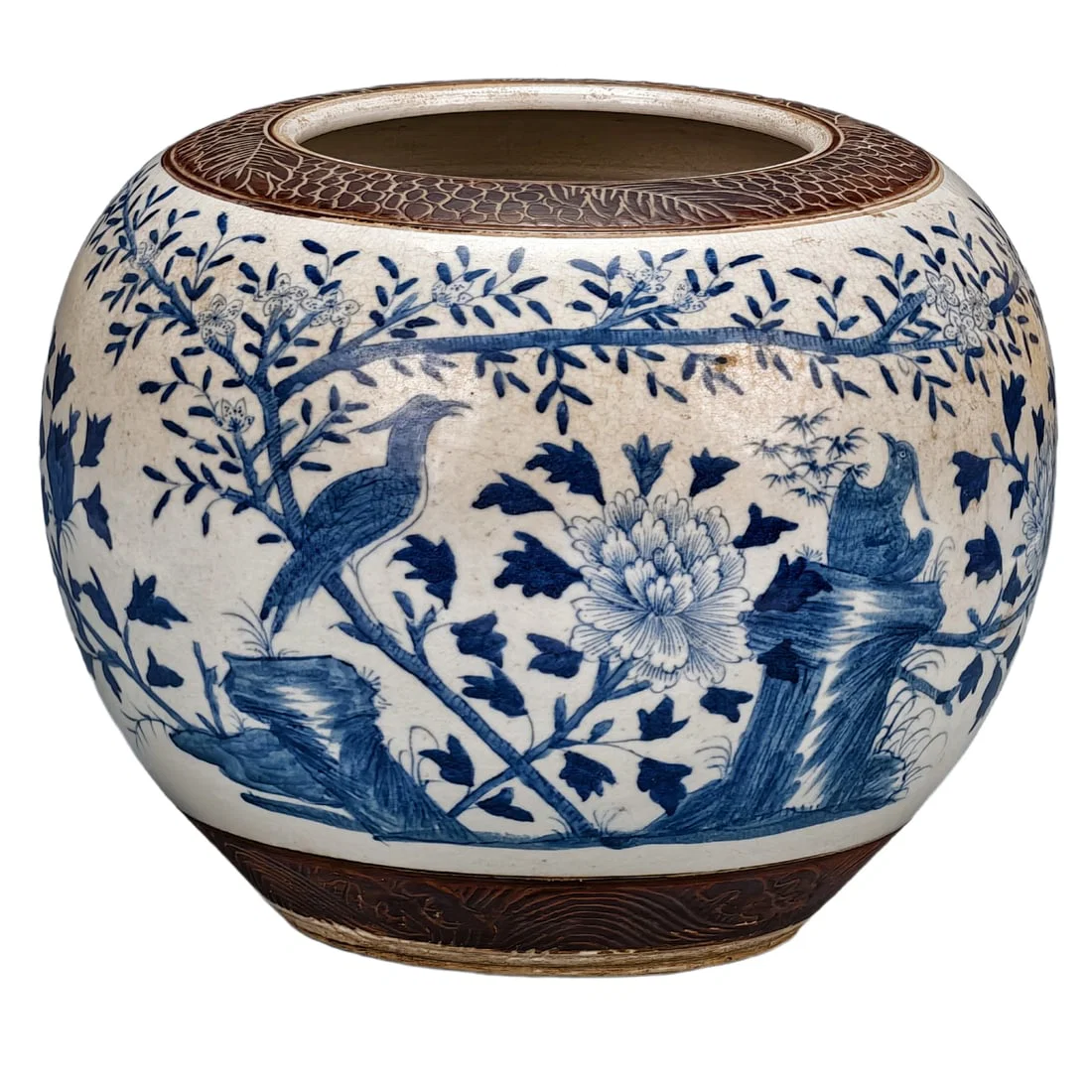 Qing Dynasty mid-period Ge-type iron-shouldered blue and white porcelain jar with auspicious