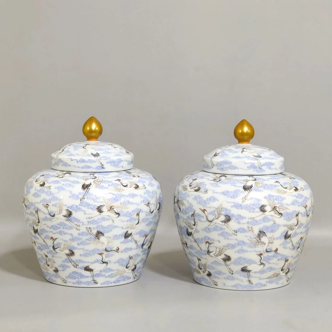 Qing Dynasty Qianlong auspicious clouds and hundreds of cranes tea can
