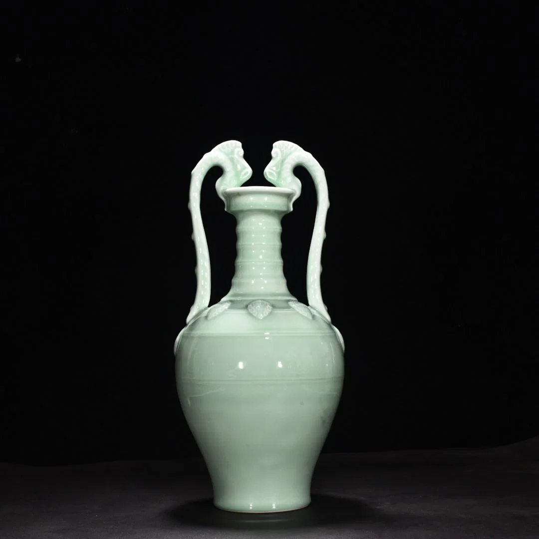 Qing Dynasty Qianlong bean green glaze double dragon statue