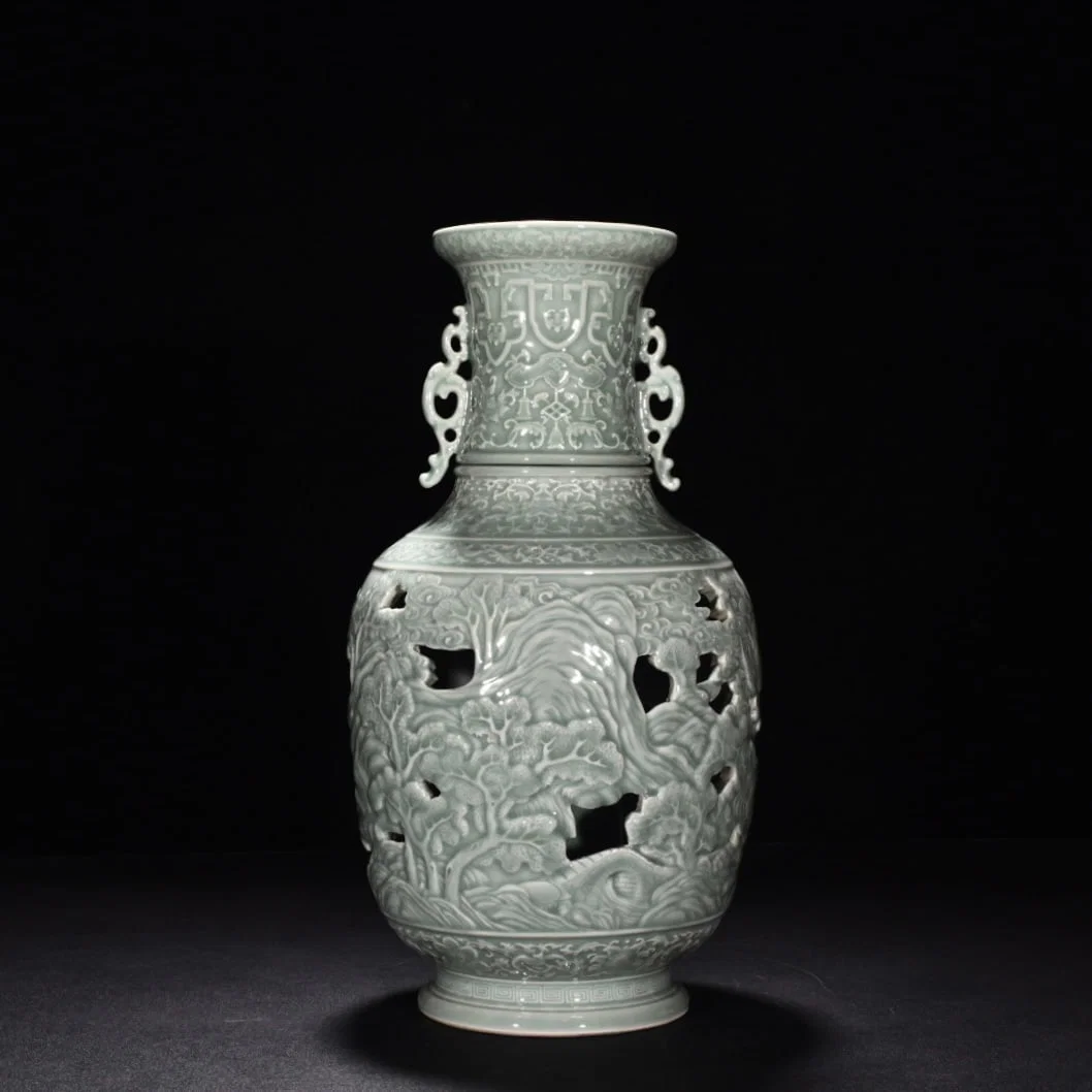 Qing Dynasty Qianlong hollow-carved pink-green glazed Fenglai instrument revolving vase