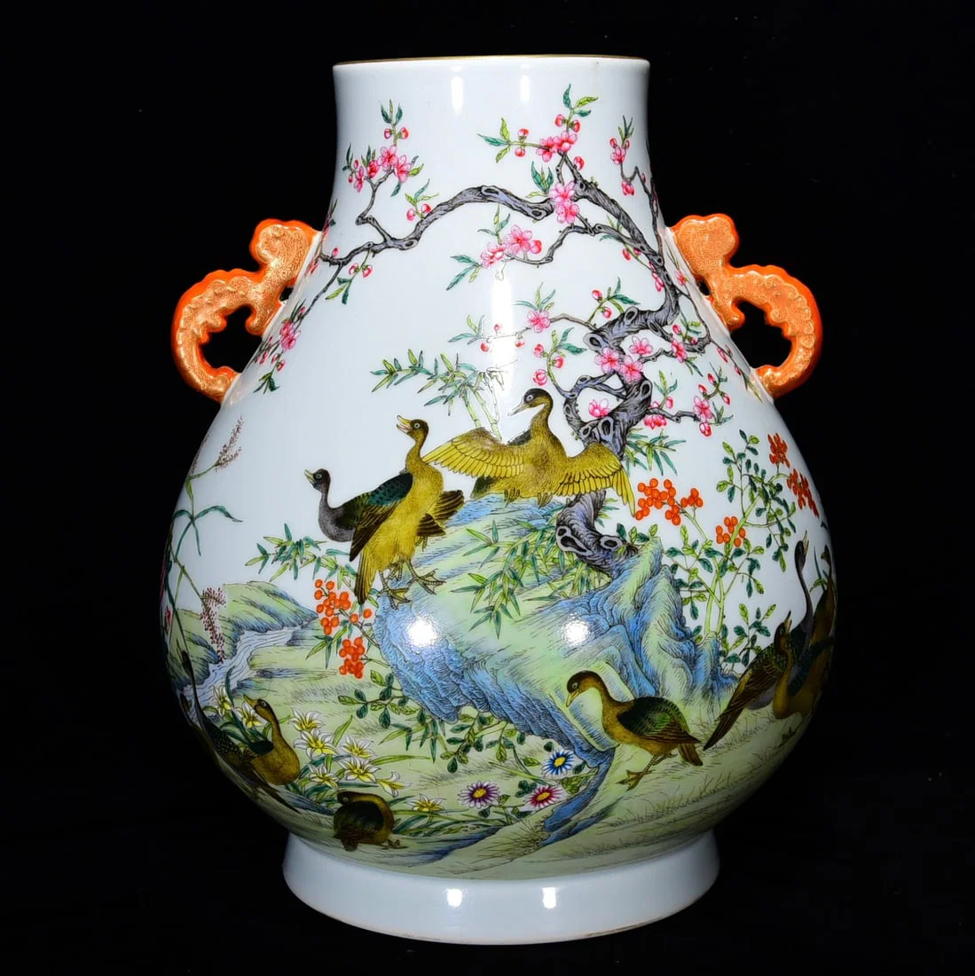 Qing Dynasty Qianlong pastel Feiming accommodation porcelain statue