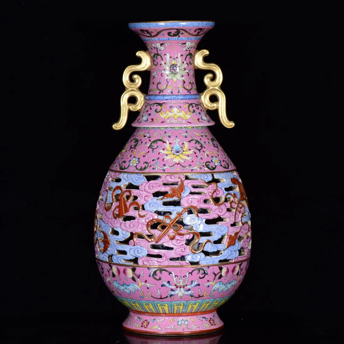Qing Dynasty Qianlong period pastel carved gilt hollow revolving vase