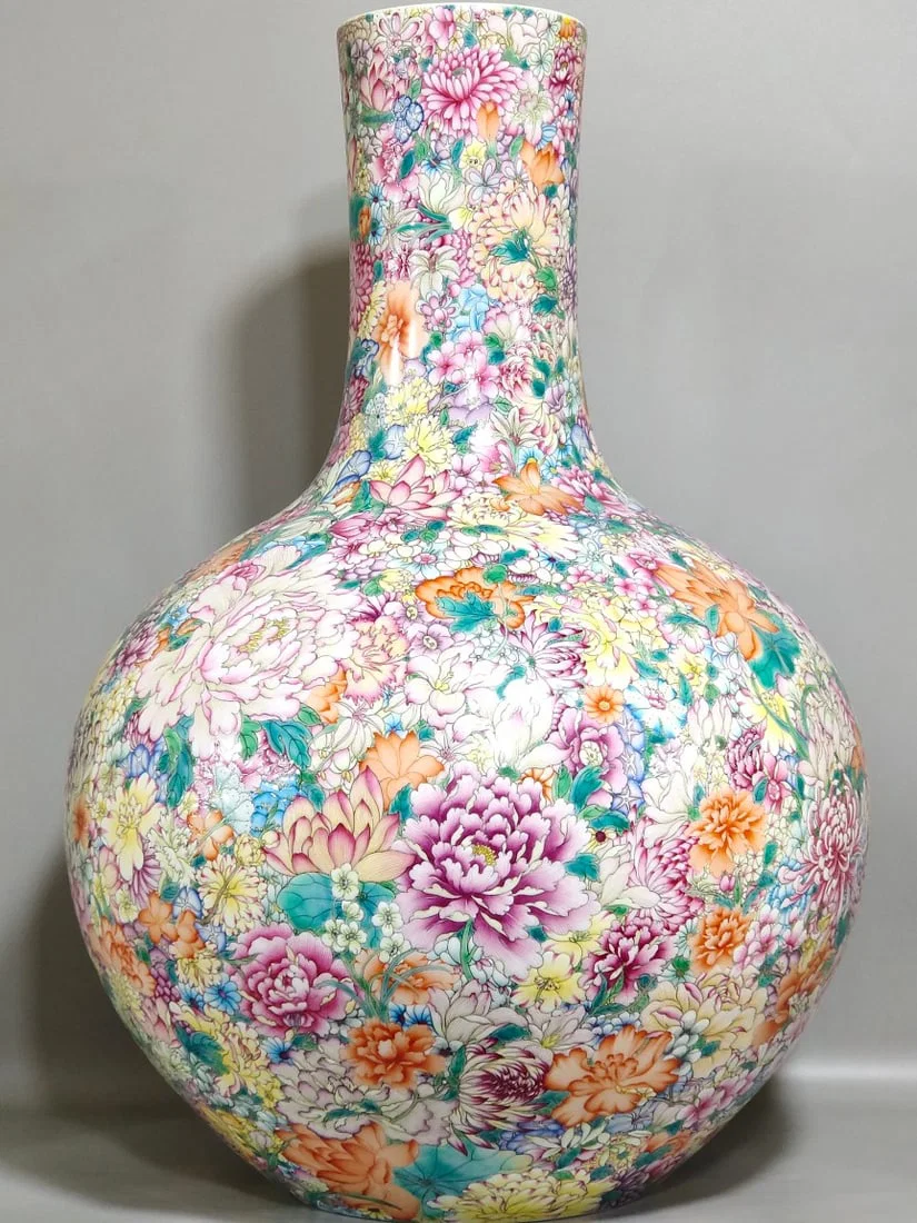 Qing Dynasty Qianlong Period Ten Thousand Flowers Celestial Vase