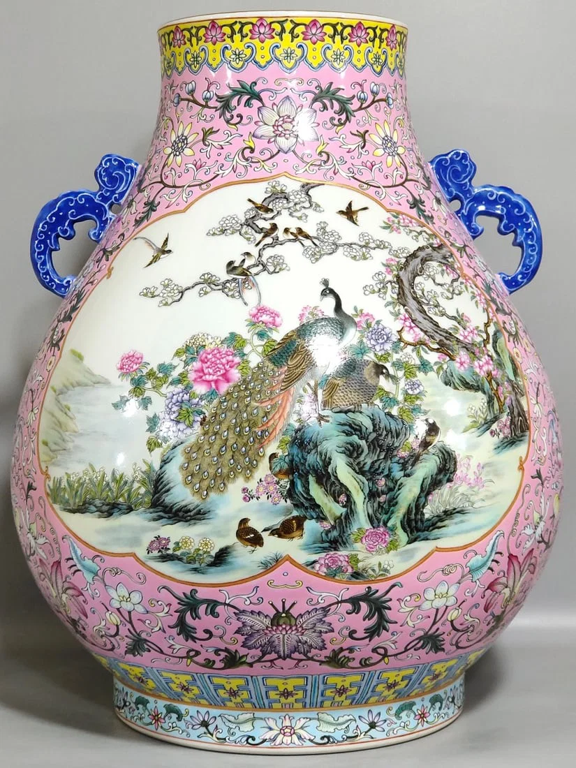 Qing Dynasty Qianlong pink ground window with Five Luns and Ruyi ears Buddha barrel