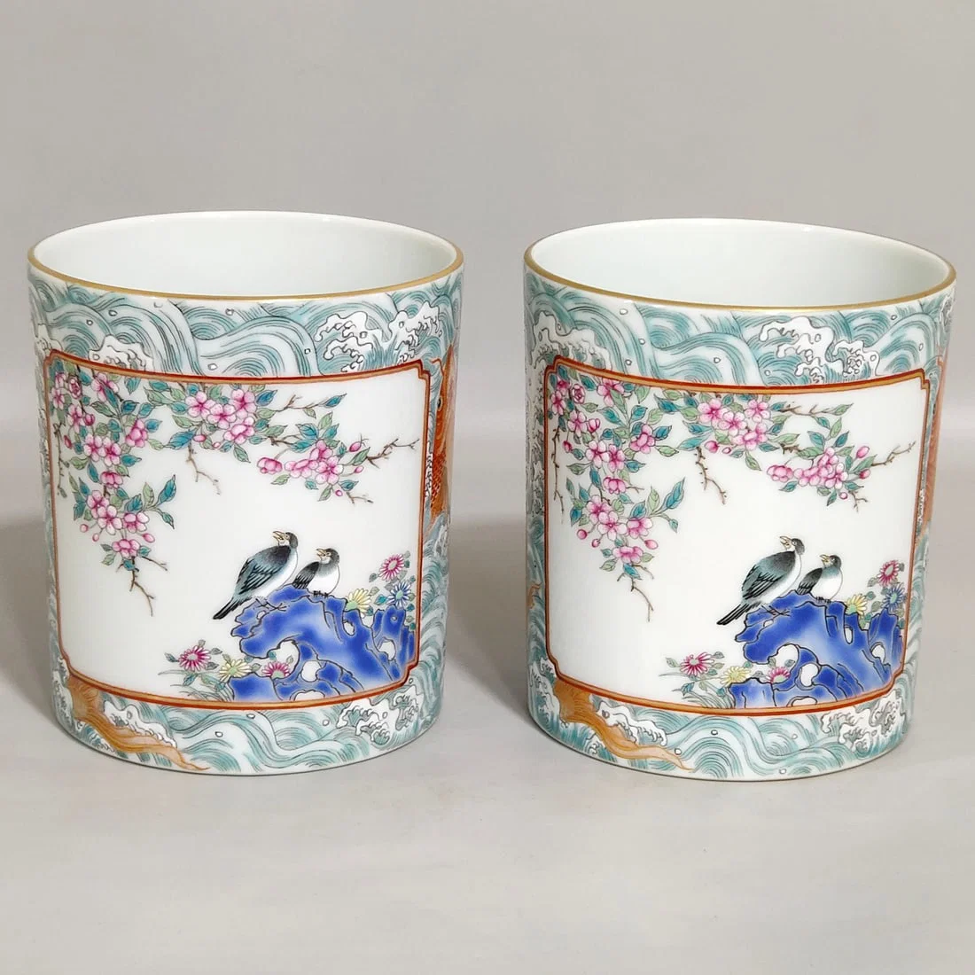 Qing Dynasty Qianlong sea carp window flower and bird pen holder