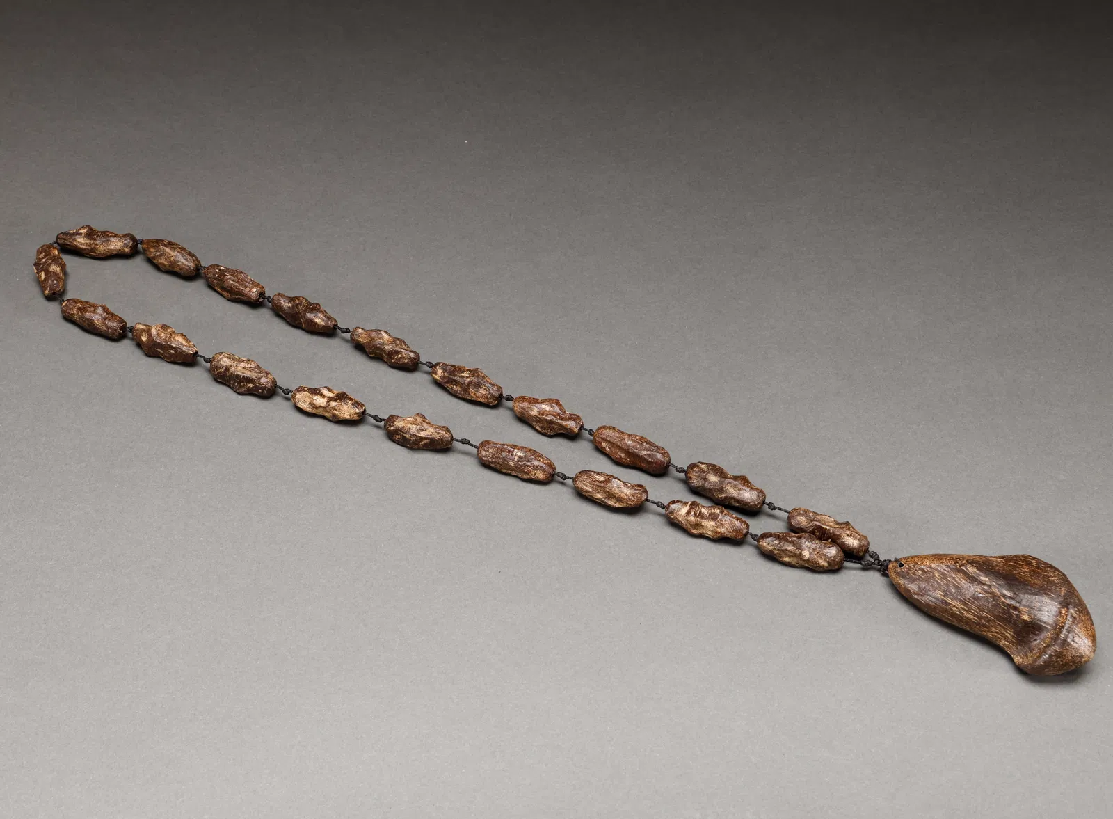 Qing Dynasty Qinan agarwood necklace