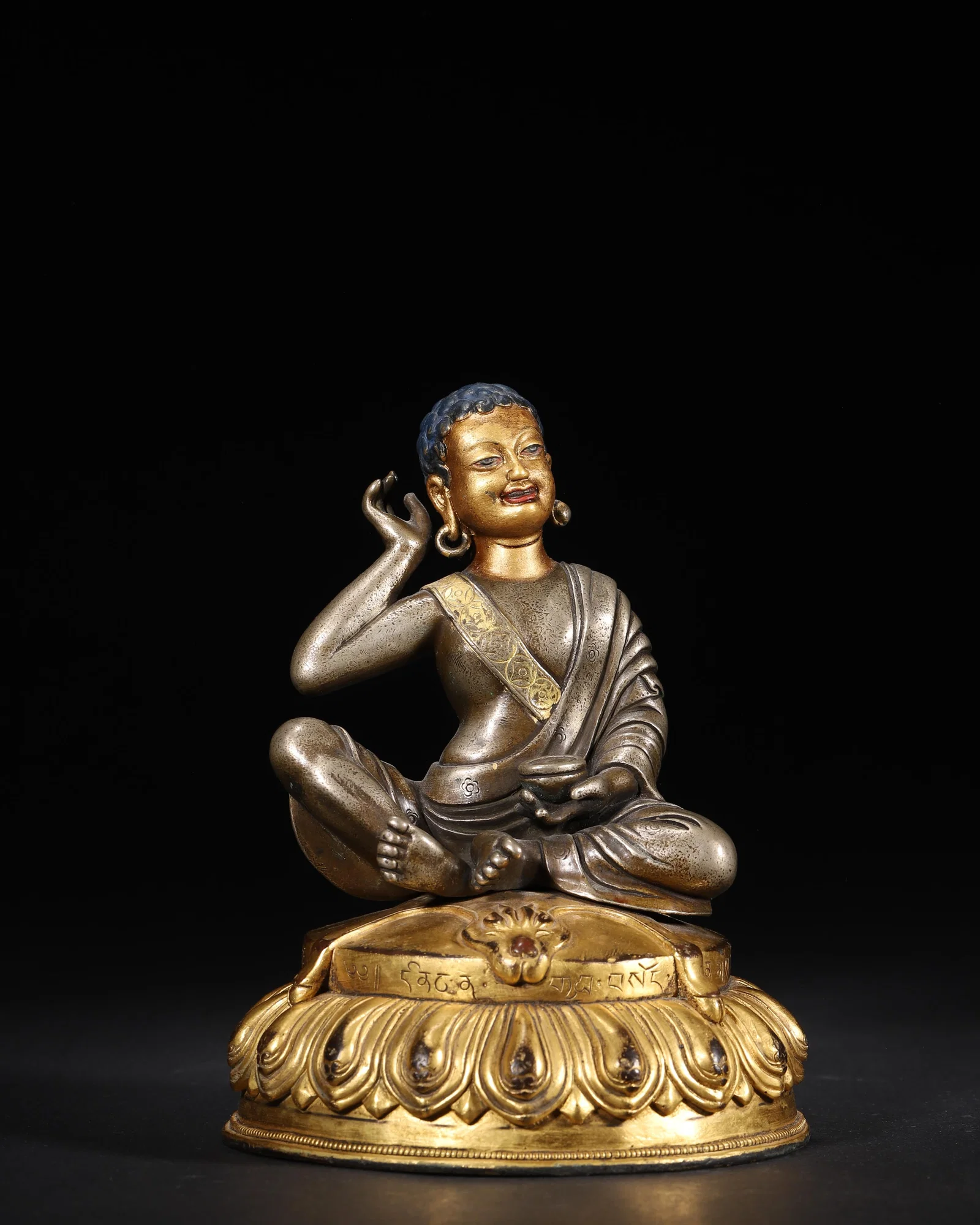 QING DYNASTY SILVER-INLAID GILT-BRONZE STATUE OF MILAREPA (WITH TIBETAN INSCRIPTIONS)