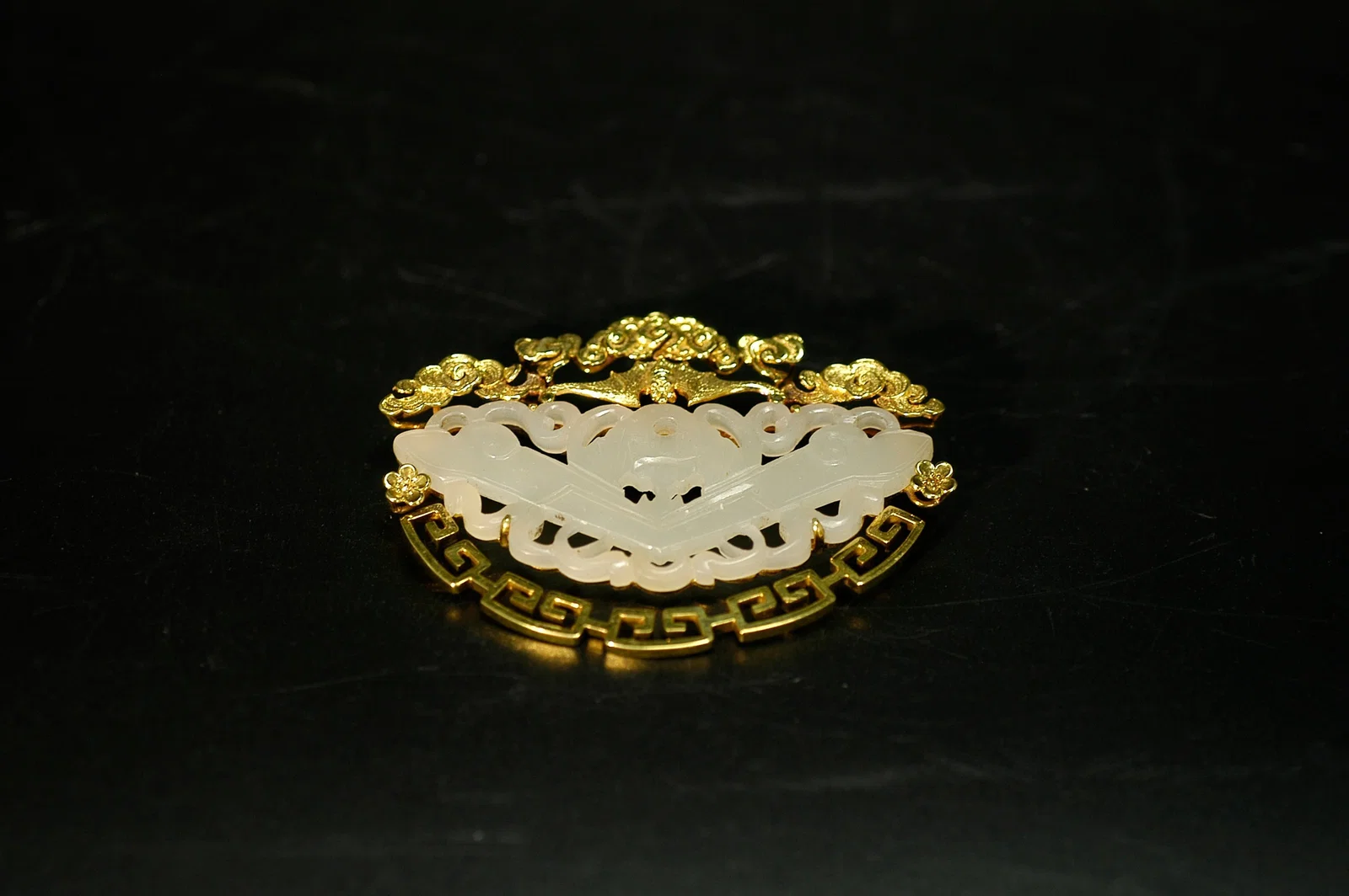 Qing Dynasty White Jade Openwork Bat Plaque