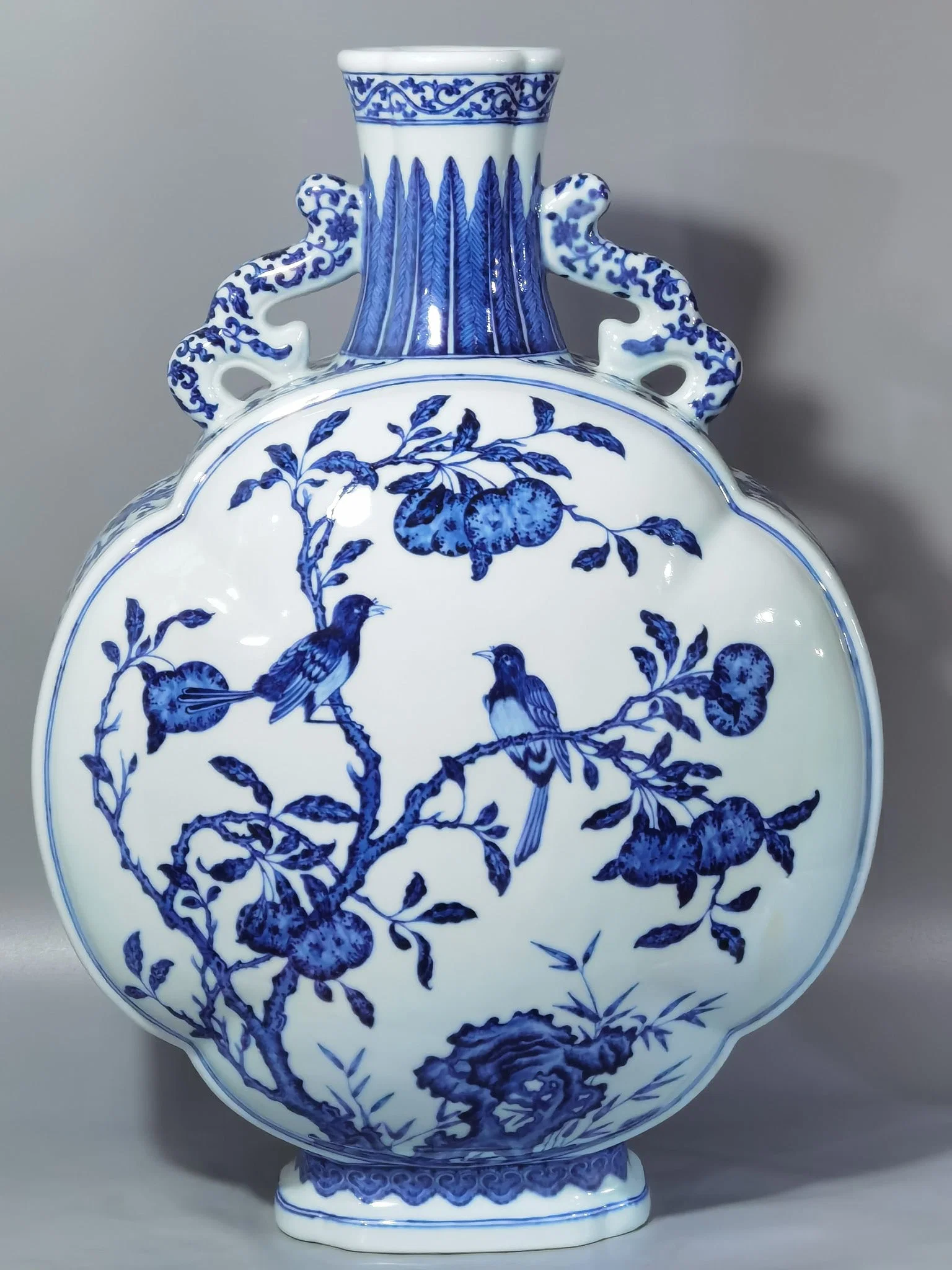 Qing Dynasty Yongzheng blue and white auspicious fruit double ears moon flat vase