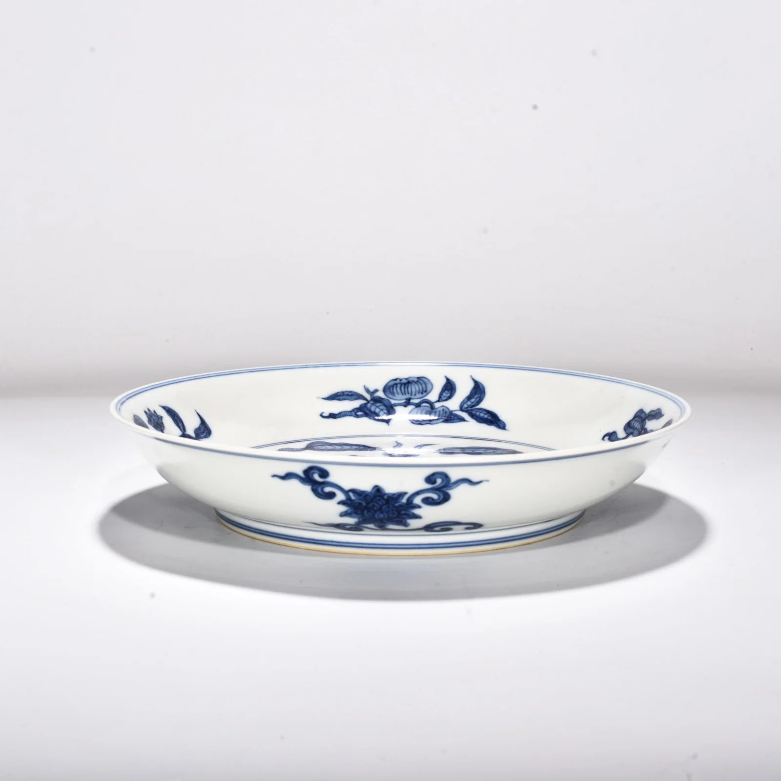 Qing Dynasty Yongzheng broken branch flower and fruit porcelain plate