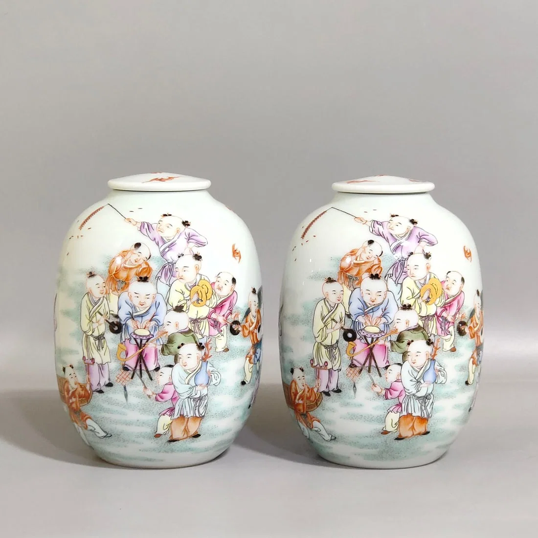 Qing Dynasty Yongzheng Famille Rose infant play tea can