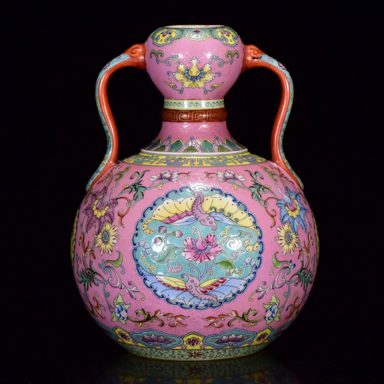 Qing Dynasty Yongzheng pastel climbing flower butterfly love porcelain Ruyi Zun