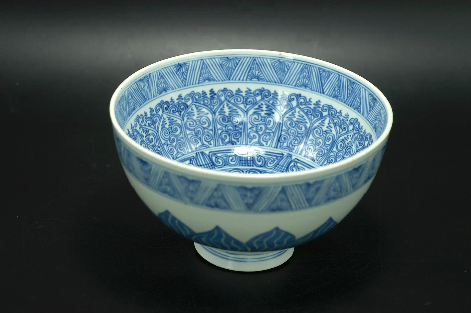 Qing Kangxi-Yongzheng Blue and White Lotus Petal Chicken-Heart Bowl (Lotus Seed Bowl)