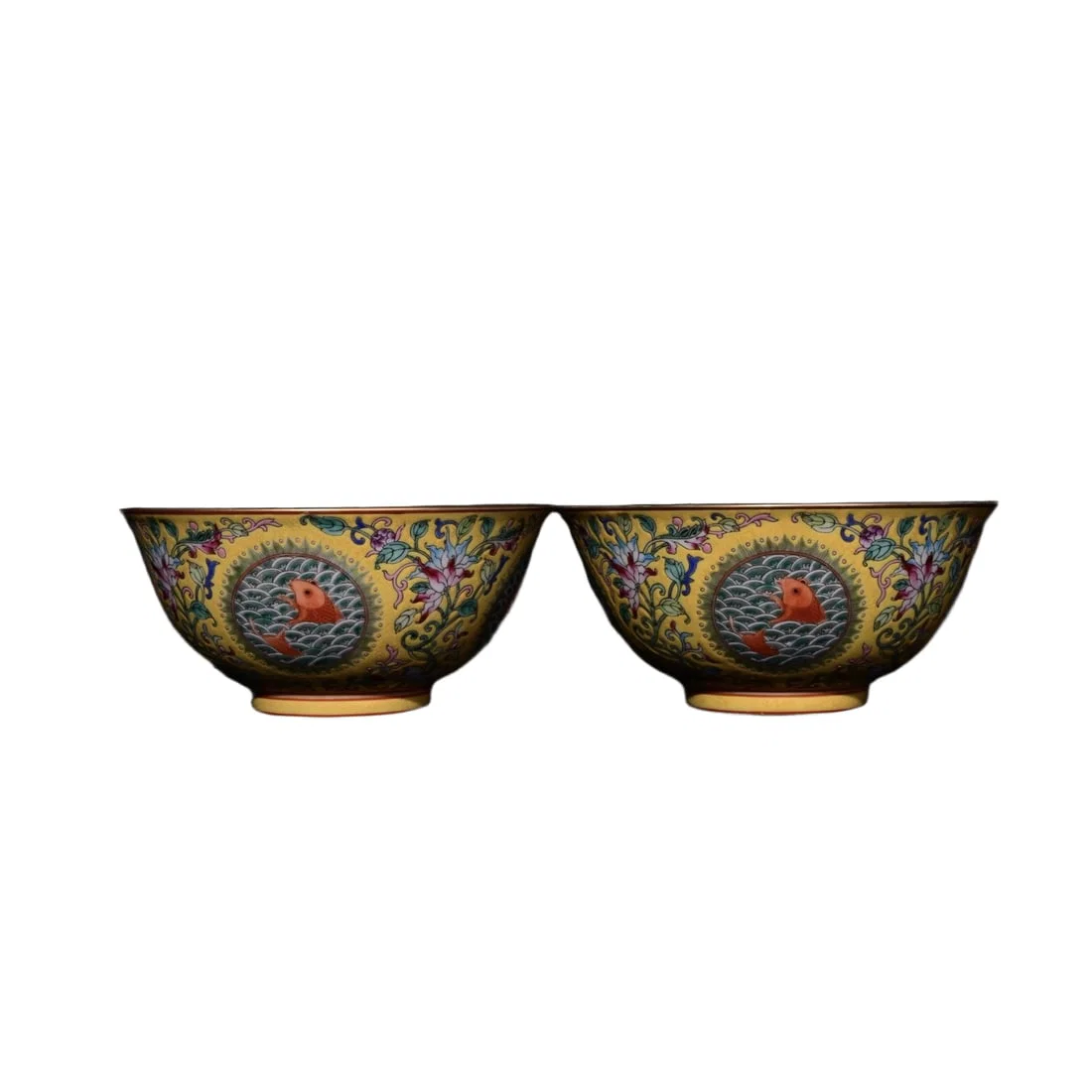 Qing Yongzheng Enamel Fish Pattern Bowl