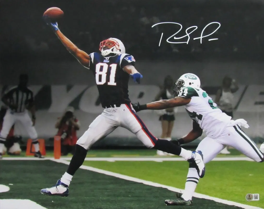 Randy Moss HOF Signed Patriots 16x20 Photo Beckett Authenticated