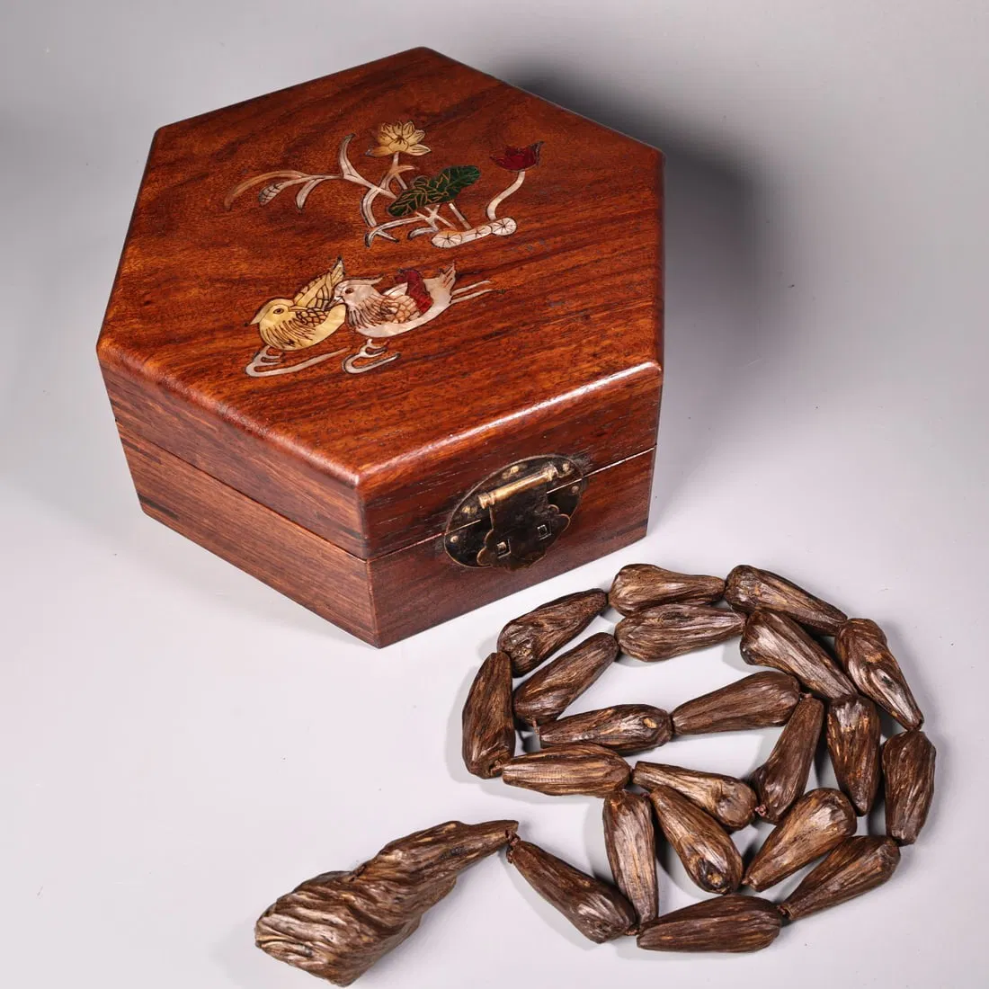 Rare Collection: A Qing Dynasty Imperial Agarwood Necklace