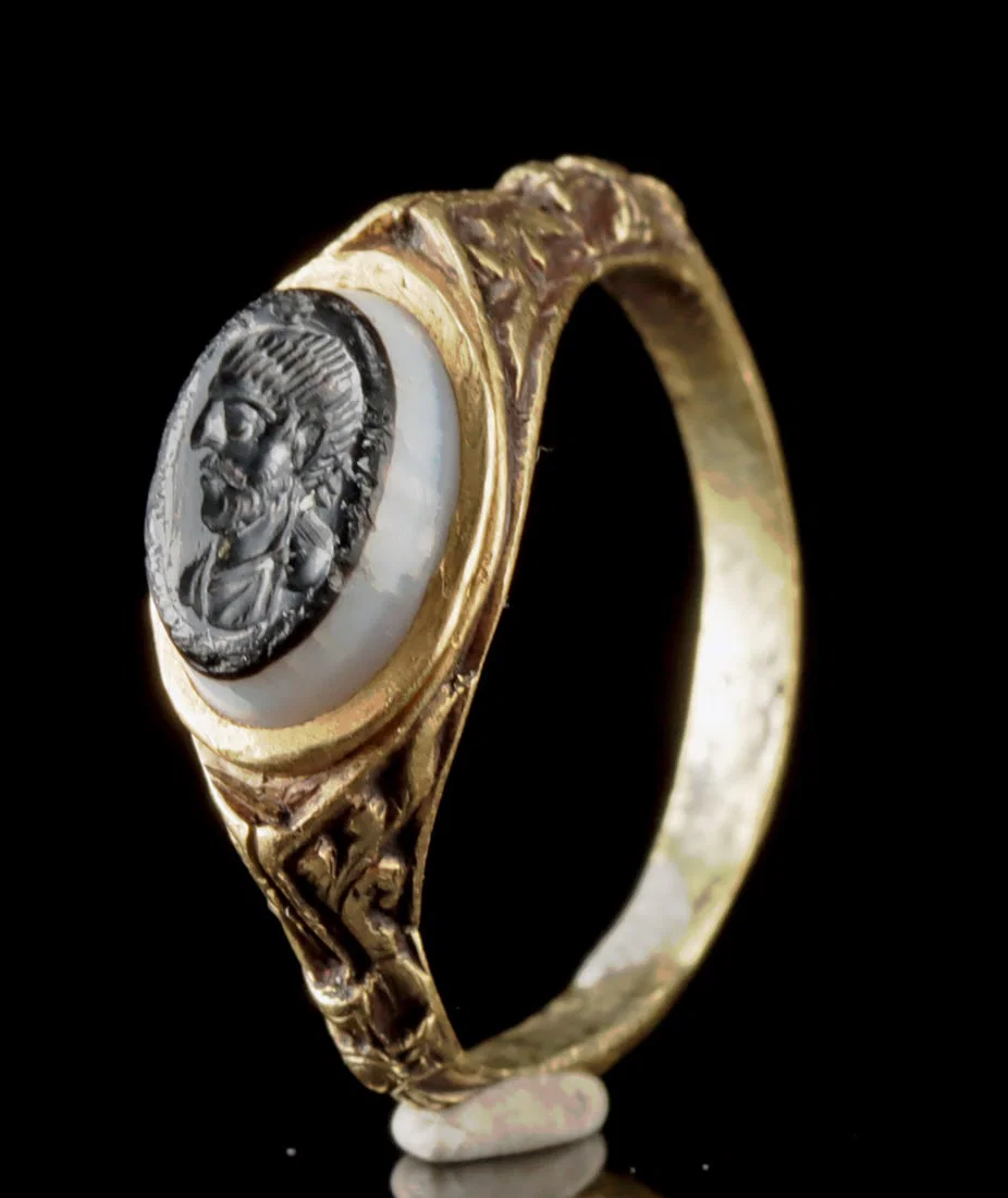 Roman Banded Agate Intaglio in Neoclassical Gold Ring