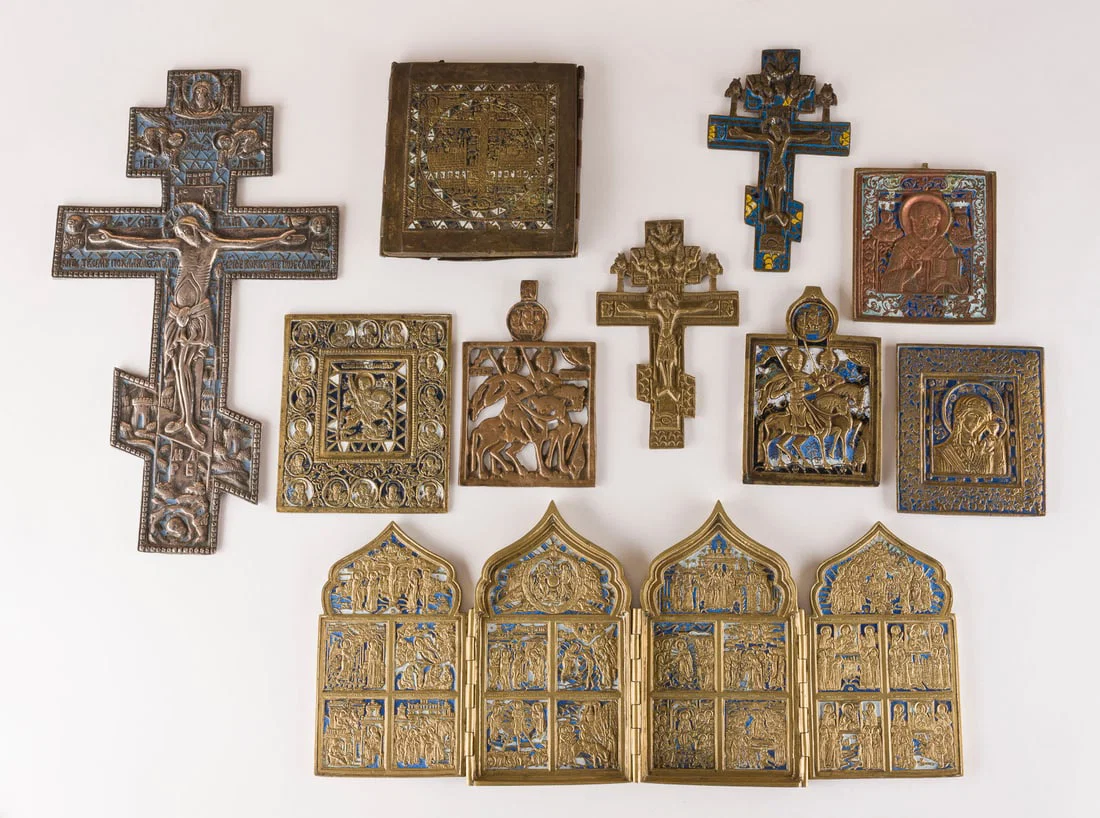 | SAMMLUNG VON ZEHN BRONZE-IKONEN: DARSTELLUNGEN CHRISTI UND DER GOTTESMUTTER, AUSGEWAeHLTE HEILIGE