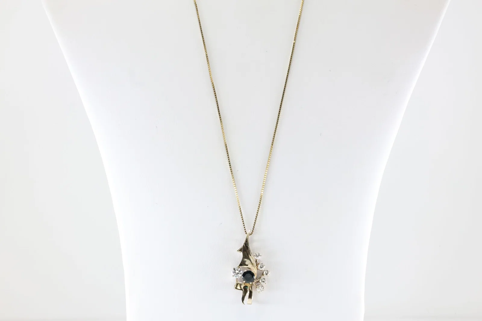 Sapphire & Diamond Pendant / Necklace 14Kt.