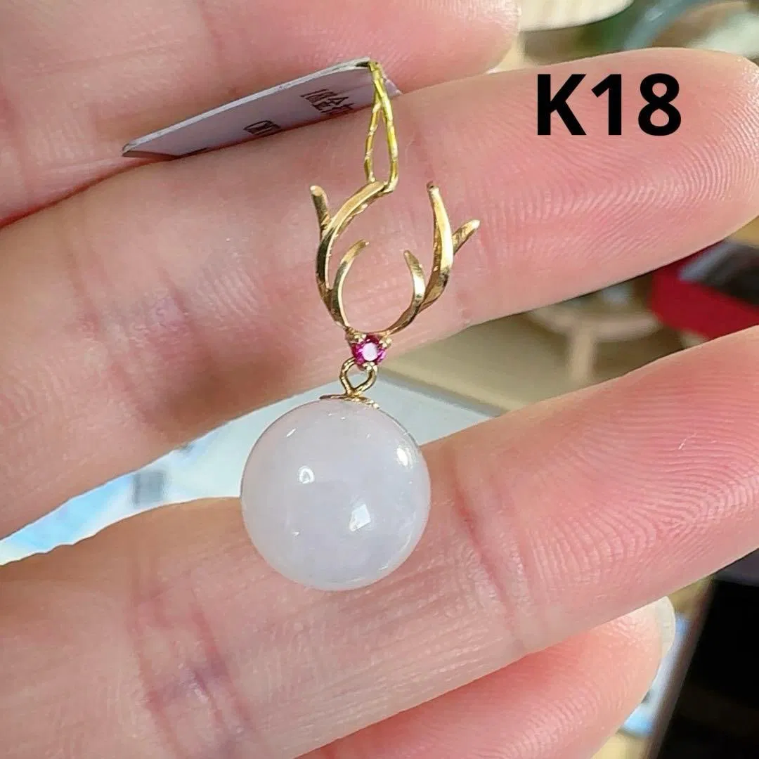 (Second-hand) 18K Gold Deer-Shaped White Jade Pendant Necklace