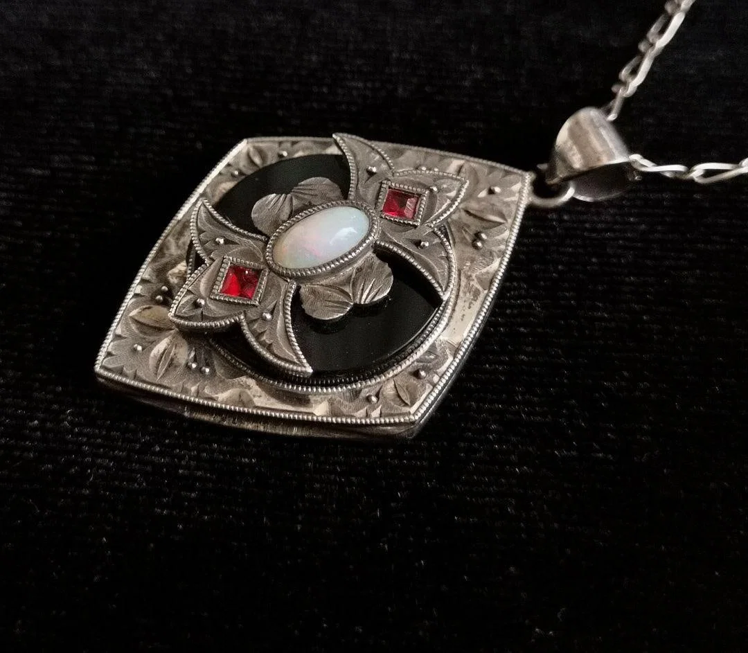 Second-hand Antique precious emotional jewelry pendant