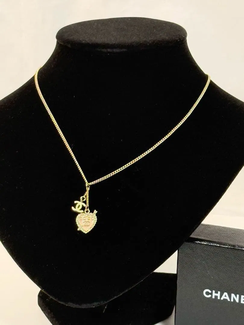 (Second-hand) Chanel heart-shaped arrow Coco logo pink necklace