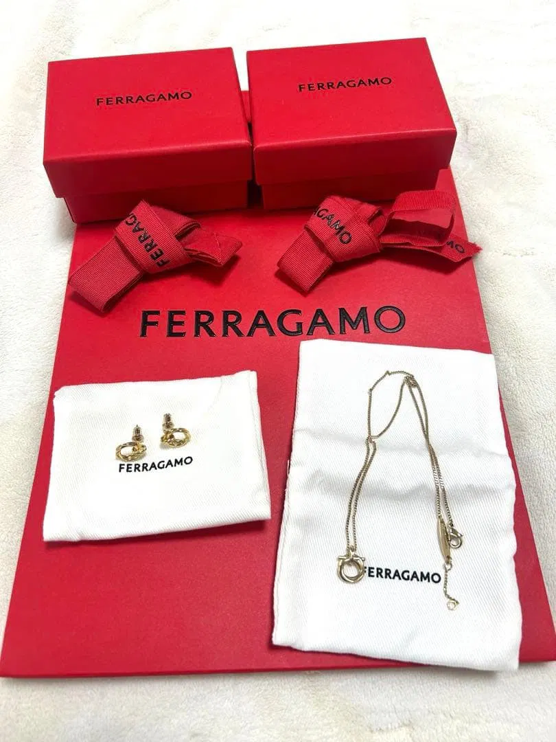 (Second-hand) Ferragamo Gancini