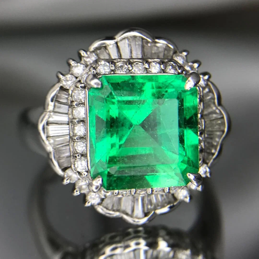 second-hand Luxurious 900 Platinum Colombian Emerald Diamond Ring