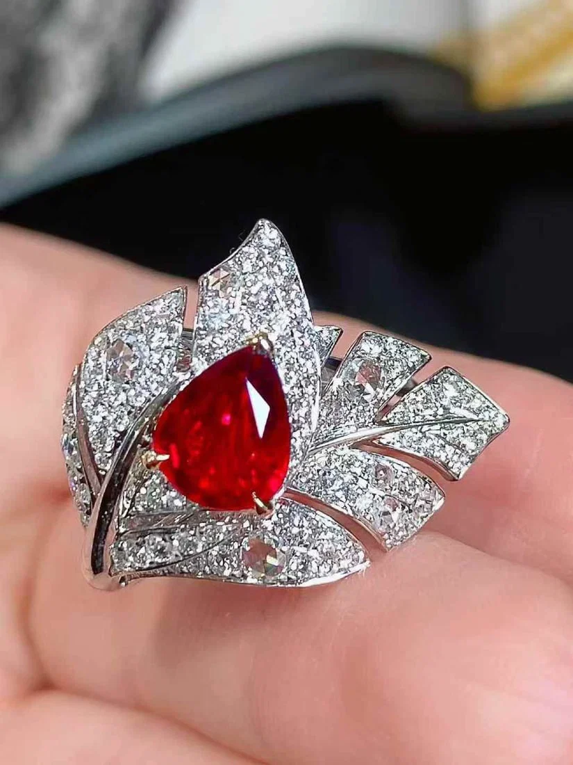 Second-hand Pigeon Blood Ruby Leaf Design Ring