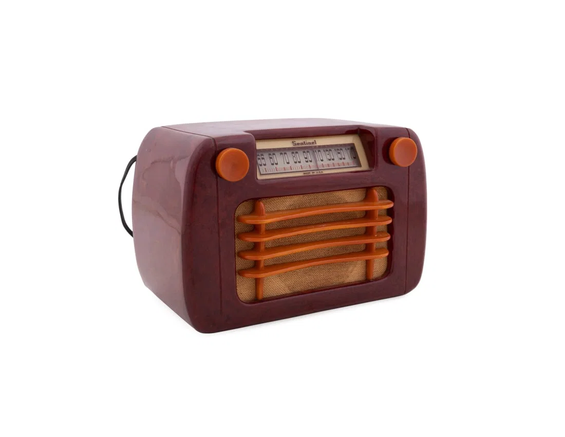 SENTINEL MODEL 284NI 'WAVY GRILLE' CATALIN RADIO