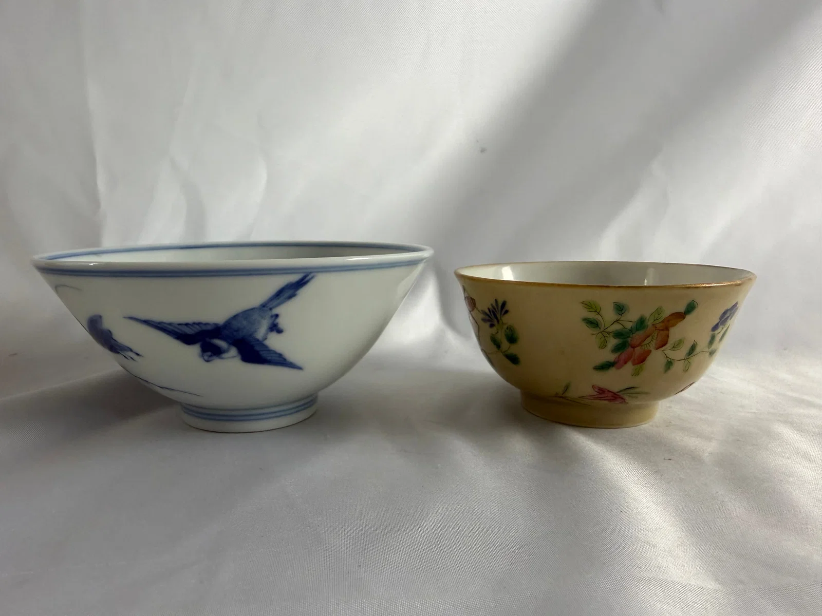 Set of 2 Chinese blue and white bird famille rose locust bowls