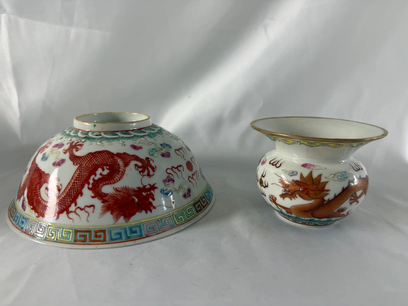 Set of 2 Chinese enameled famille rose dragons Porcelain China bowls mark