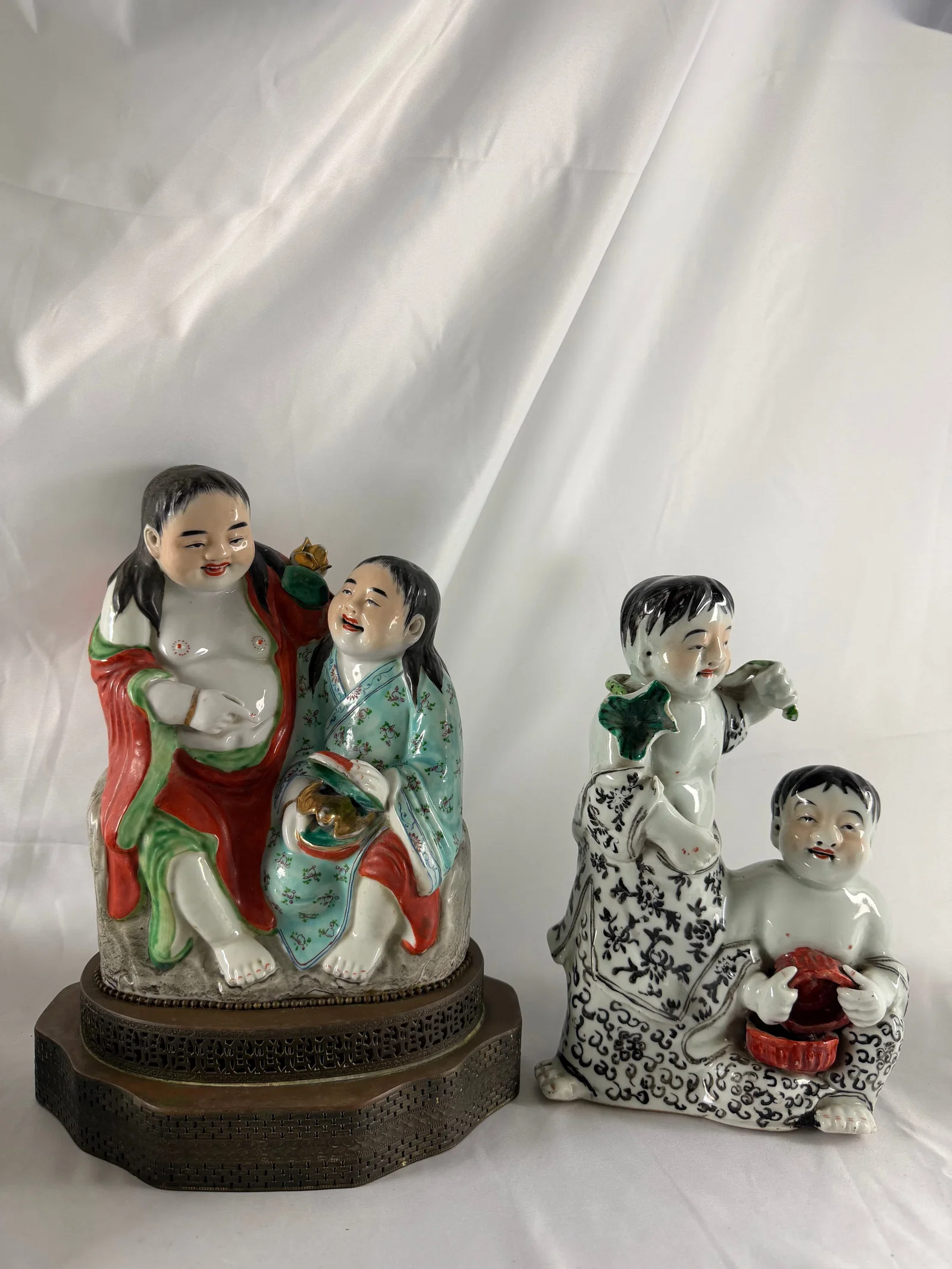 Set of 2 Chinese enameled famille rose Porcelain China couples statue