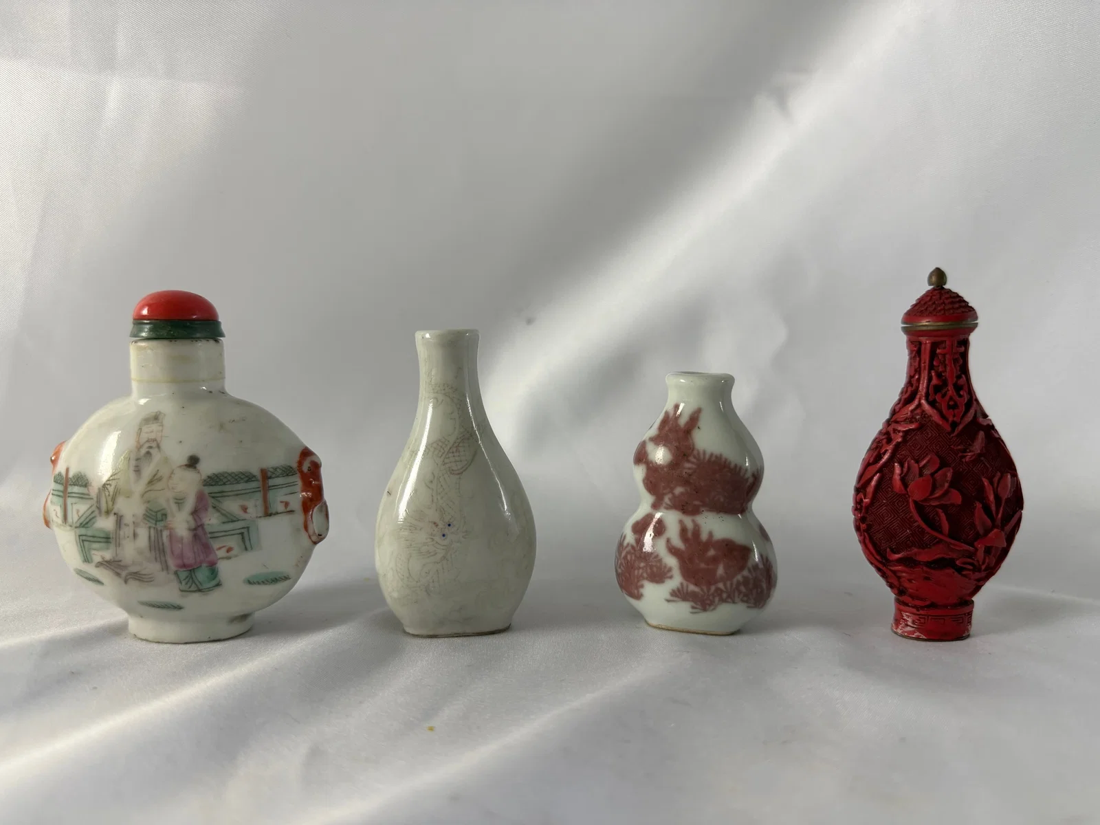 Set of 4 Chinese enameled famille rose Porcelain China snuff bottles