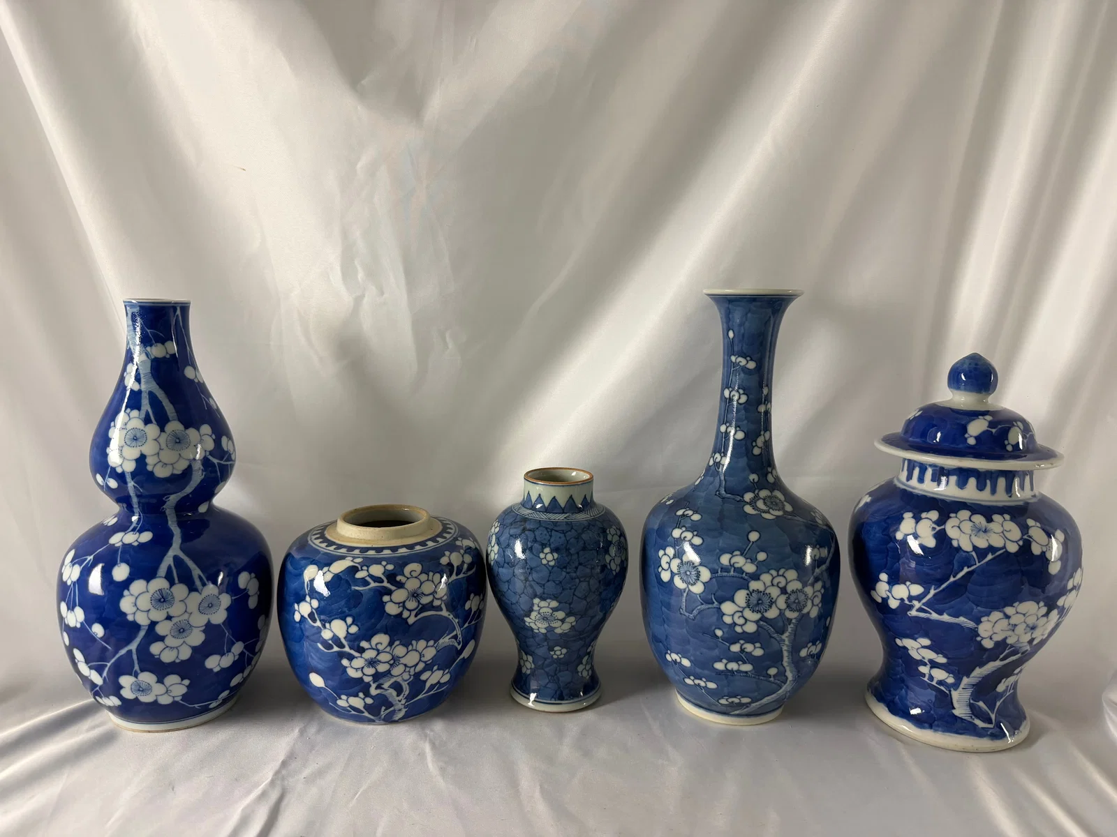 Set of 5 Chinese blue and white export plum blossom Porcelain China vases