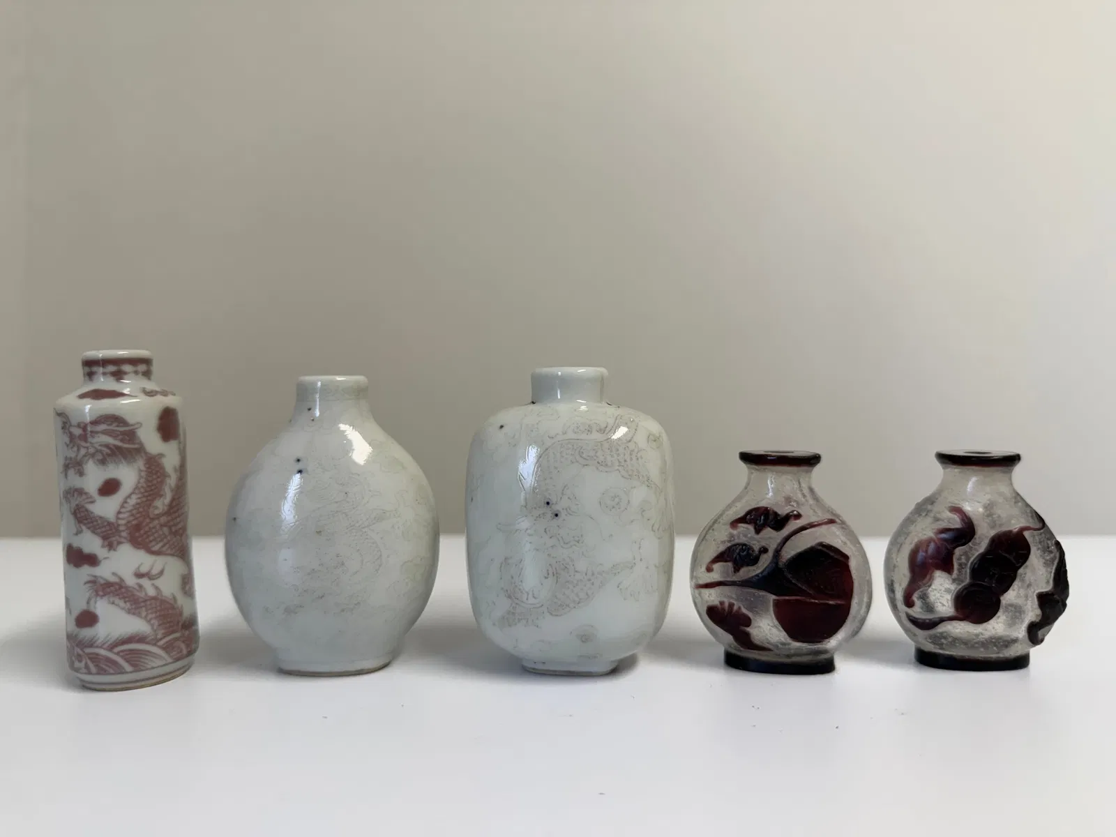 Set of 5 Chinese porcelain and glass China snuff bottles