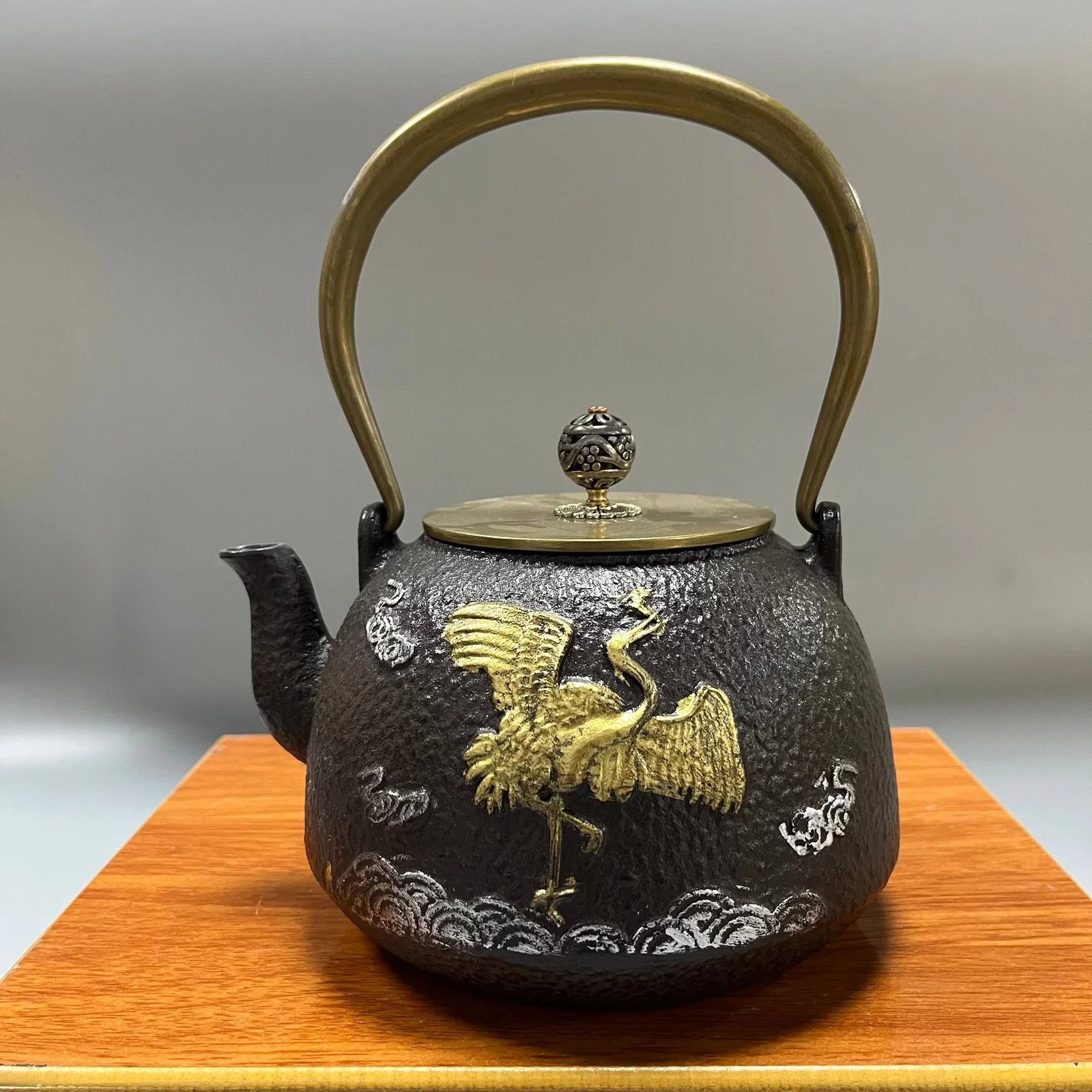 Showa period, wrought iron kisu with gold-painted crane design (circa 1950s-1970s)