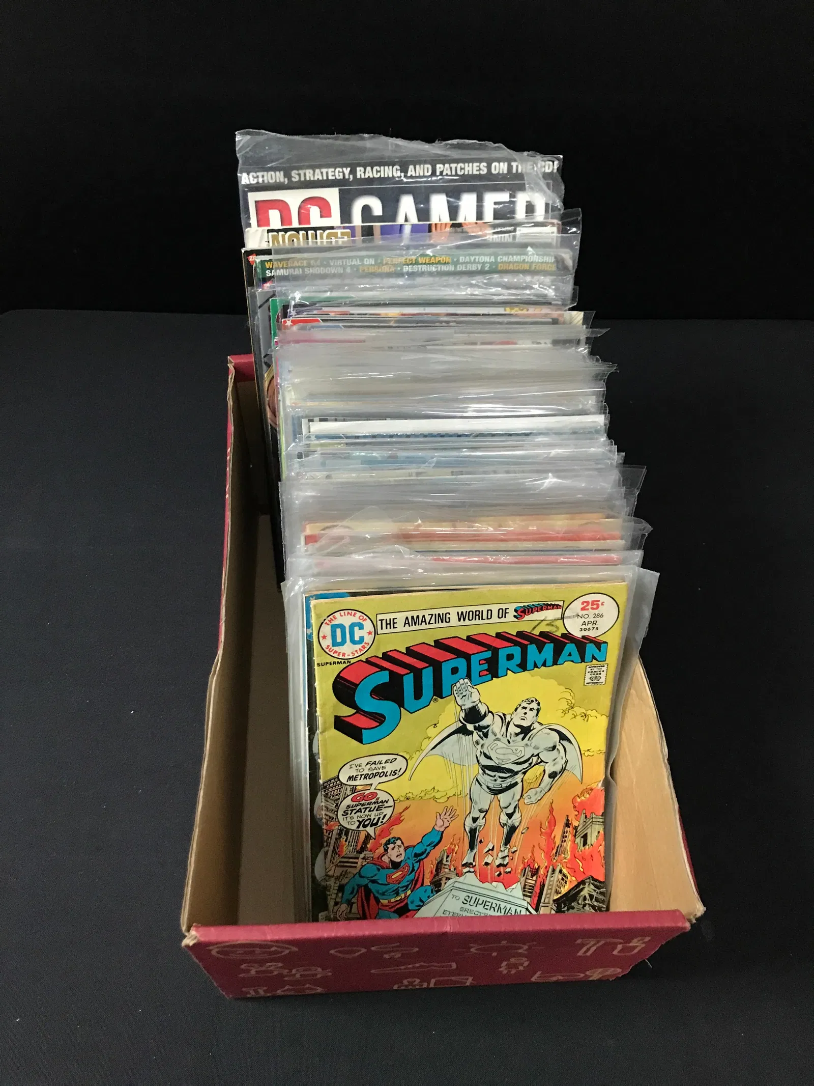 SMALL BOX OF VARIOUS COMICS