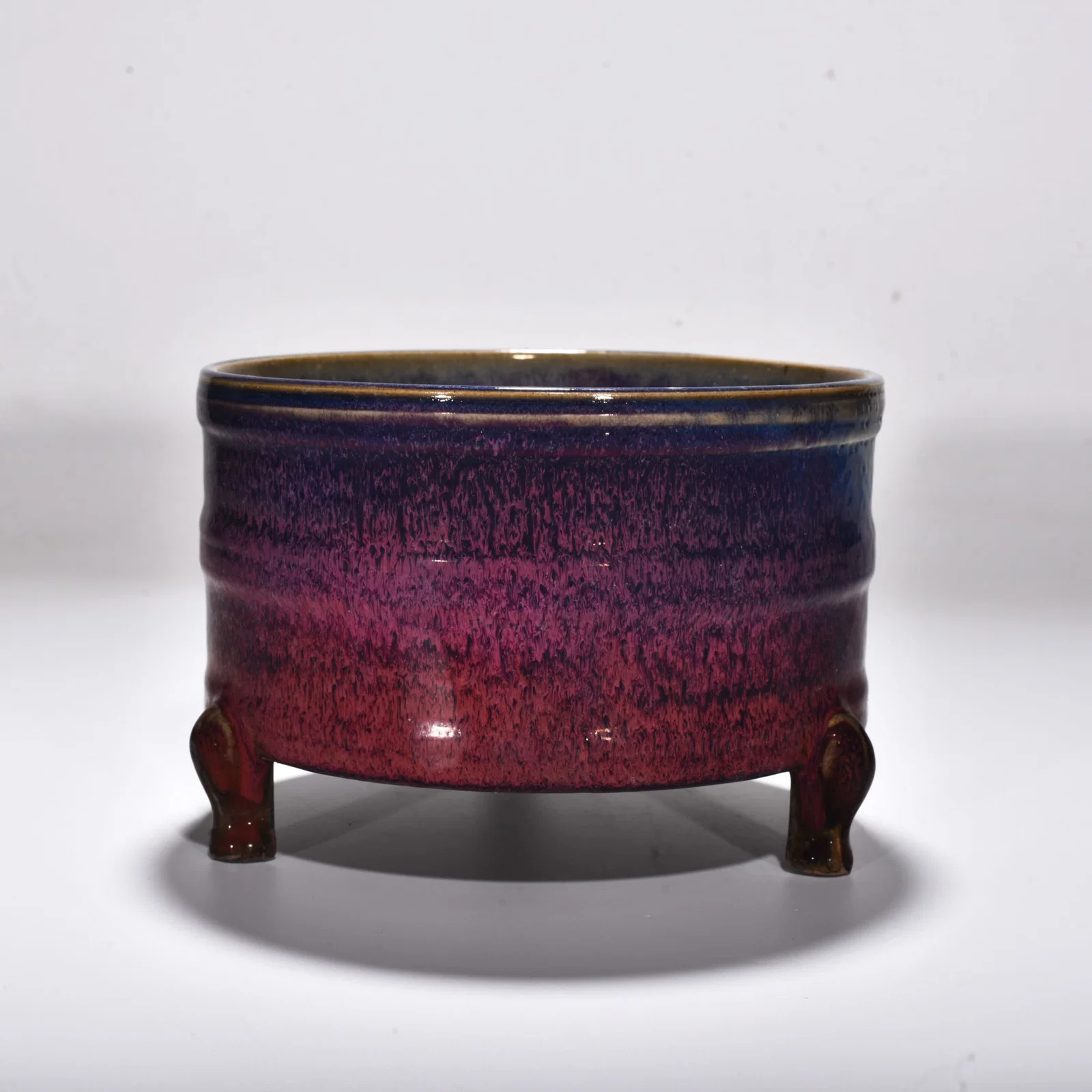 Song Dynasty Jun kiln rose red glaze three-legged dowry