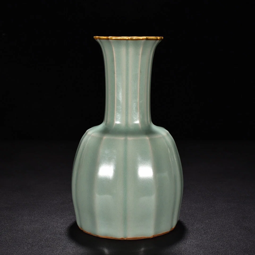 Song Dynasty Longquan kiln pink celadon glaze scraped edge bottle (inlaid with gold buckle)