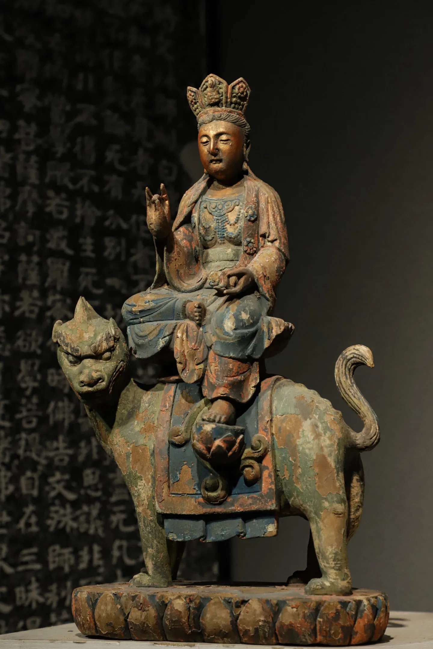 SONG DYNASTY NANMU RIDING AND ROARING GUANYIN BODHISATTVA STATUE