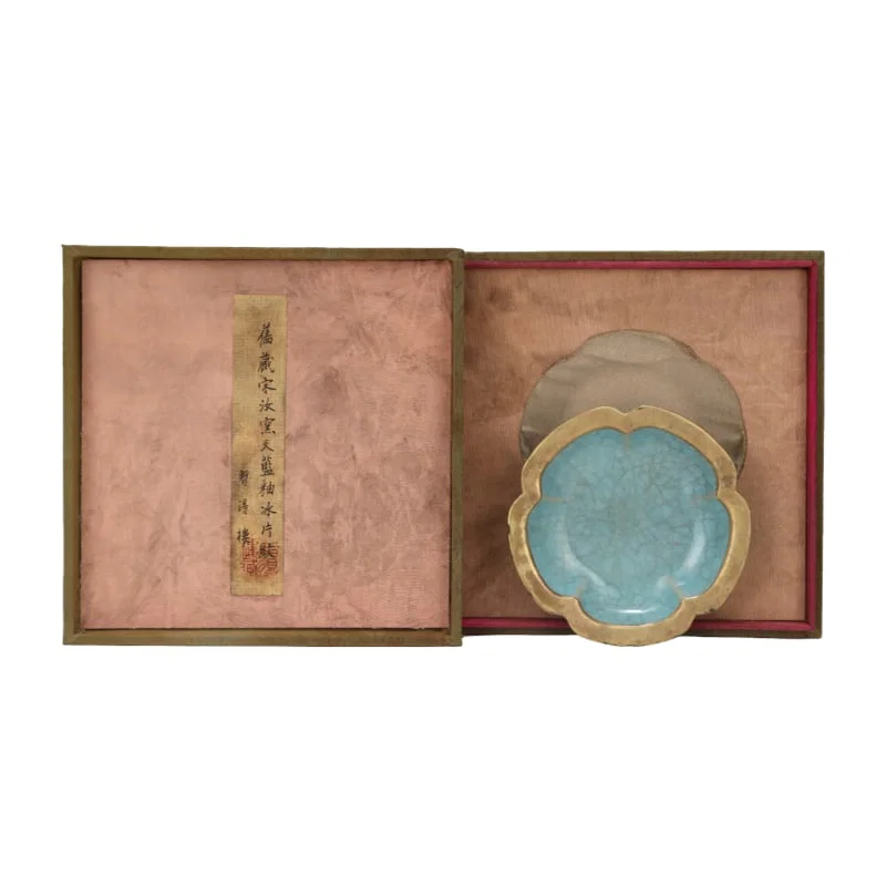 Song Dynasty Ru Kiln Ice Crack Pattern Petal Plate