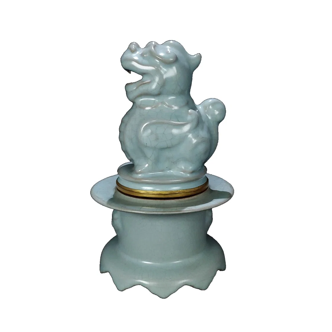 Song Ru kiln "Shou Cheng Hall, Empress Pavilion" gold-plated auspicious beast incense burner.
