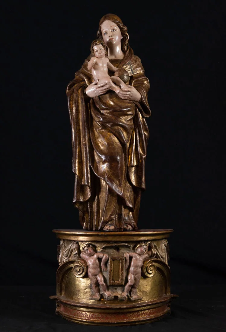 Spectacular Large Virgin with Child in her arms in wood carving, Romanist school of the 16th century