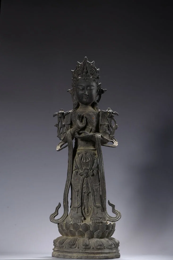 Standing Guanyin Bodhisattva statue in Ming style, engraved in bronze