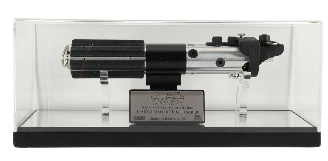 STAR WARS: RETURN OF THE JEDI (1983) - Master Replicas Darth Vader Lightsaber Replica