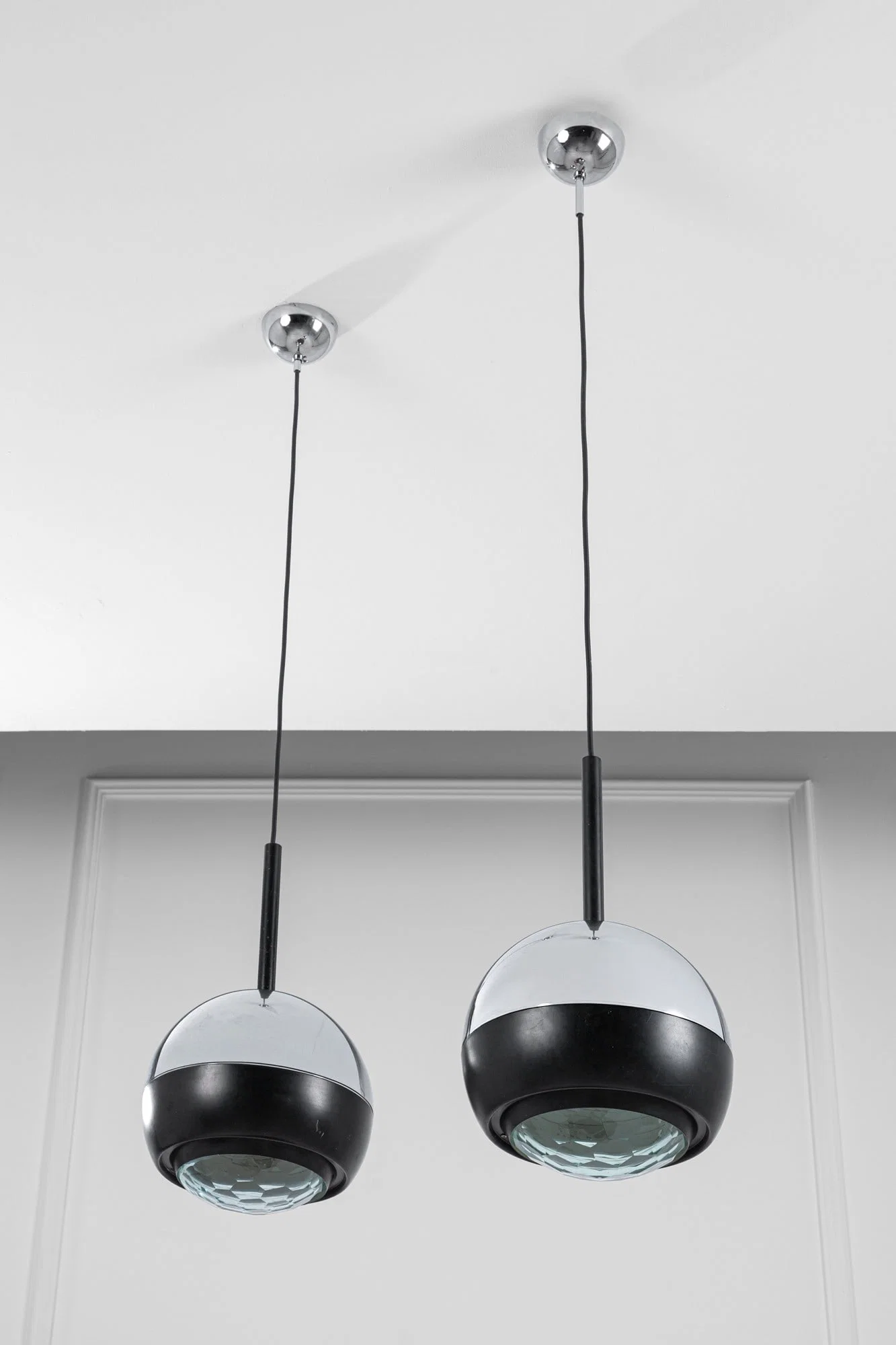 Stilnovo. Due lampade a sospensione mod. 1230