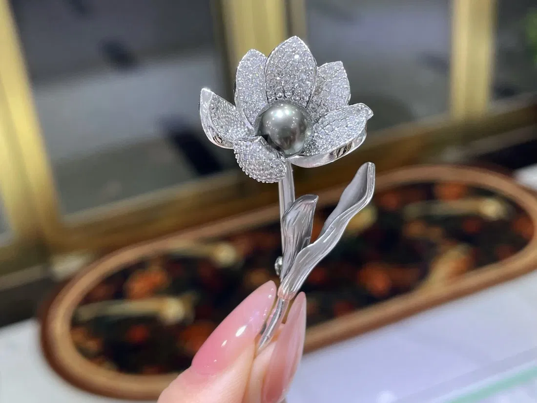 Tahitian Pearl Brooch