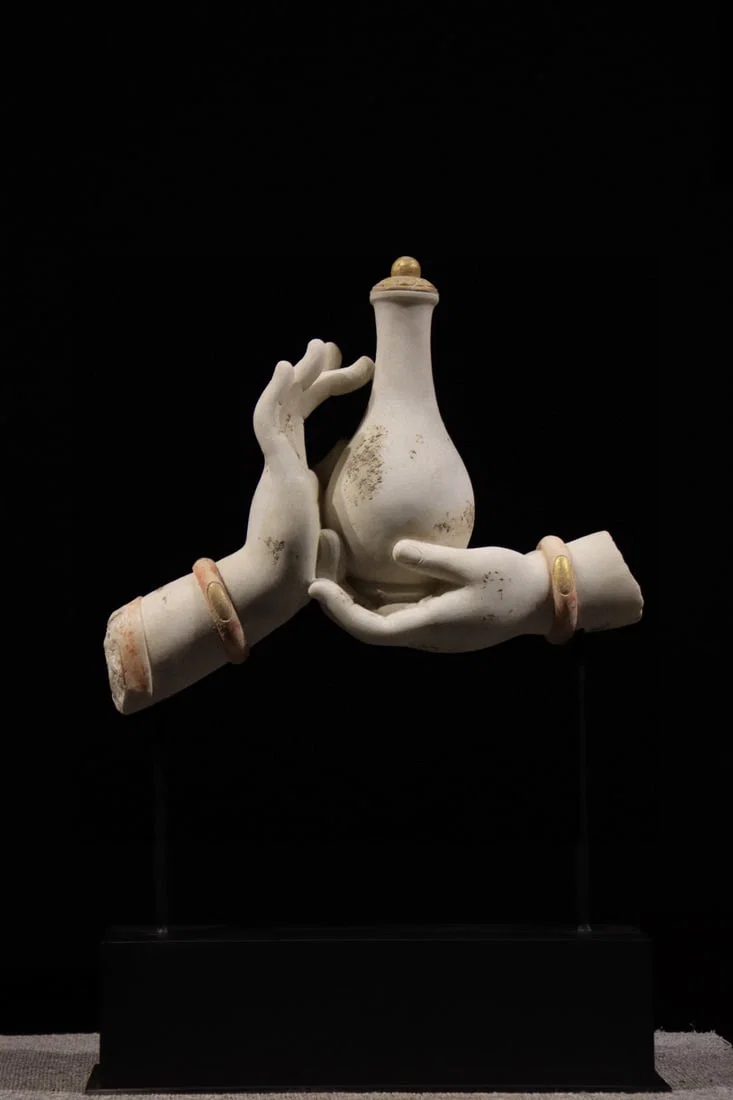 Tang Dynasty A pair of white marble Buddha's hand carvings